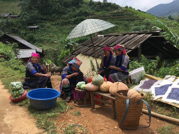 Black Hmong in La Pan Tan